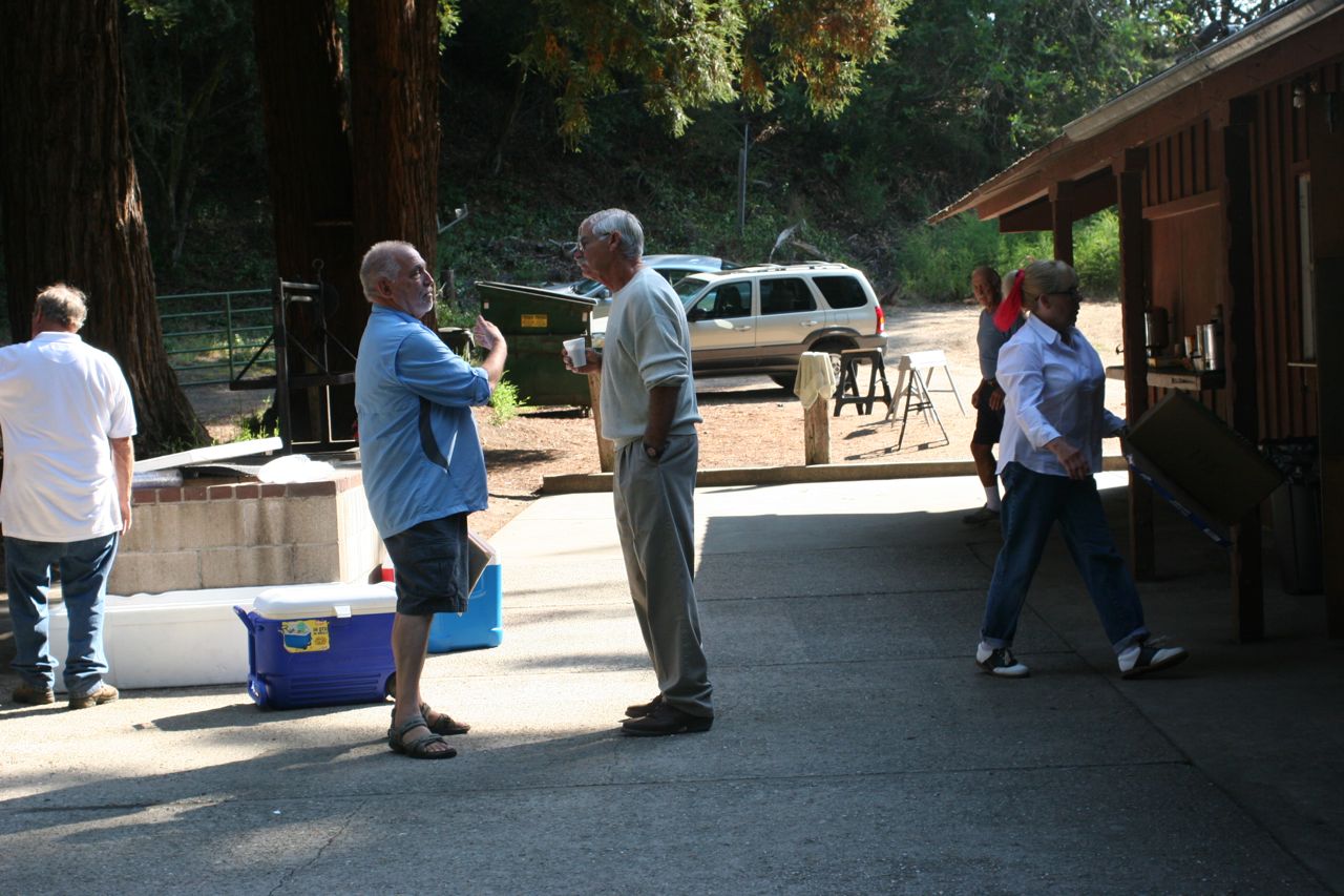 Kim McClane talking to Steve Byers