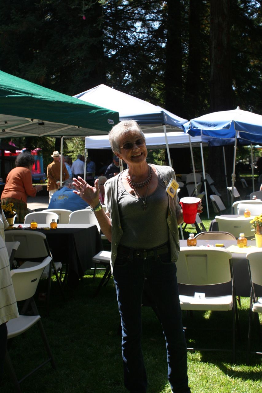 Karen (Nagel) Ruiz waving