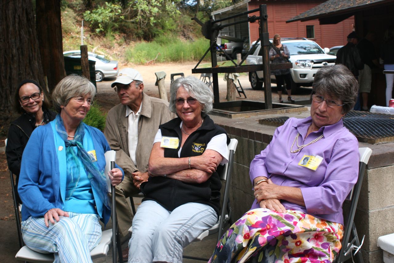 Karin (Konig) Wode, Carol (Giberson) Rodgers, Diane (Secondo) Holley (Back Row) Lorita (Stringari) Winfield & Bill Rodgers